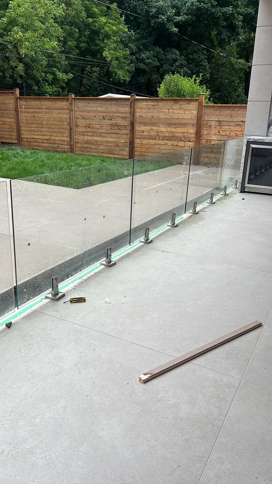 Spigot-mounted glass along a concrete terrace