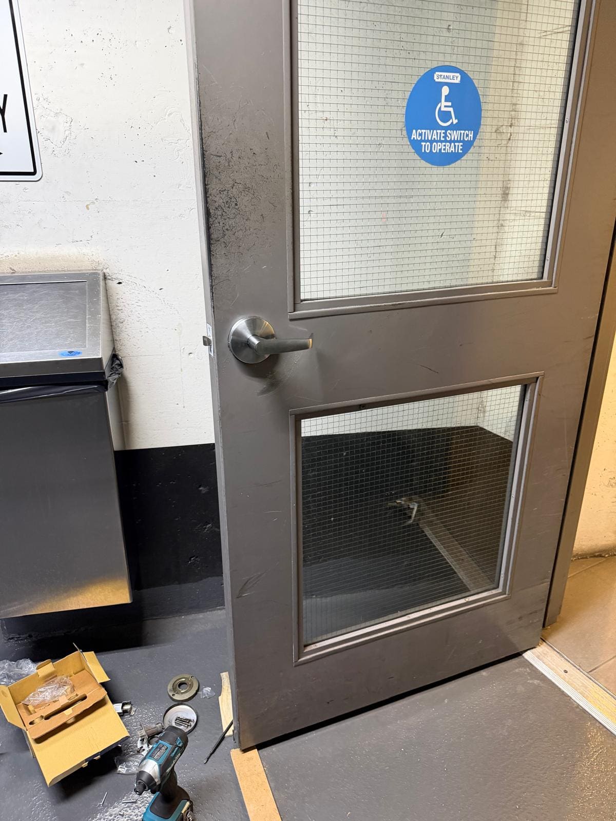 Commercial door glass and hardware service