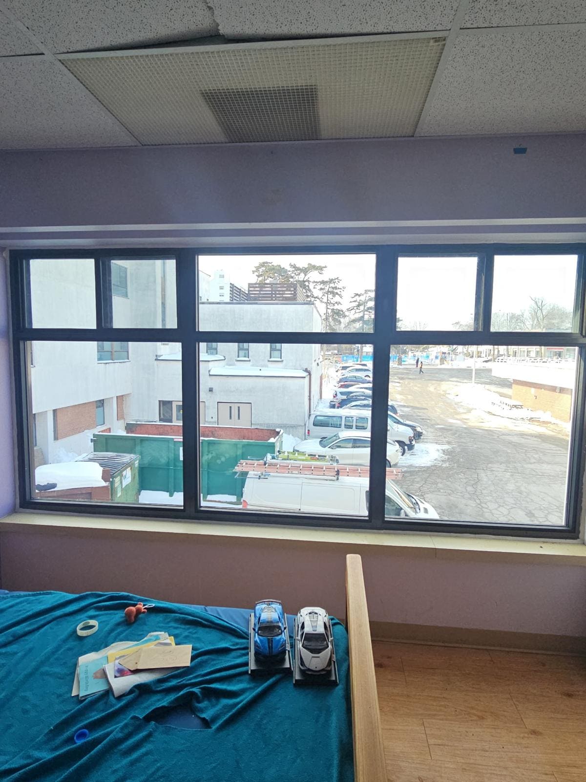 Commercial window replacement in winter