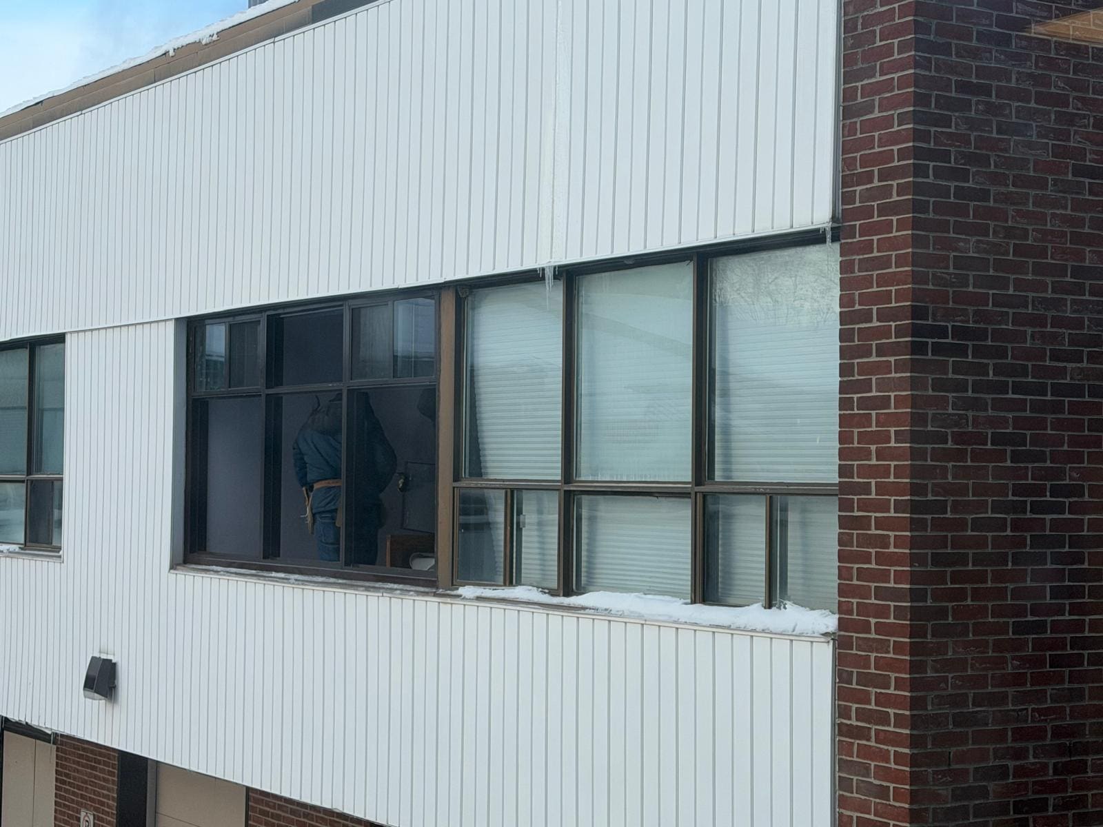 Commercial window replacement in winter