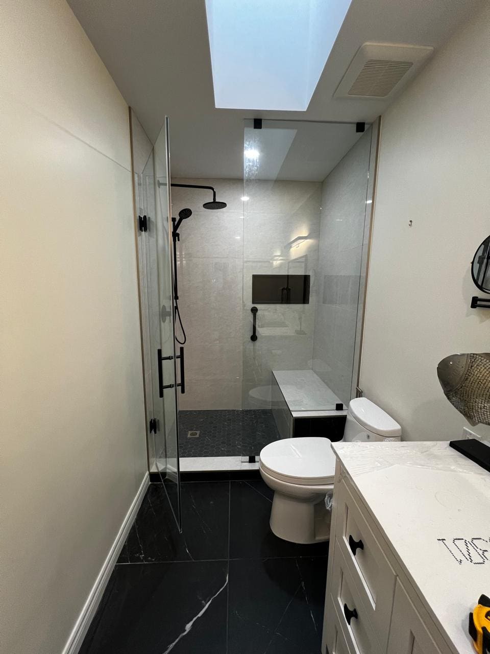 Frameless shower under a skylight