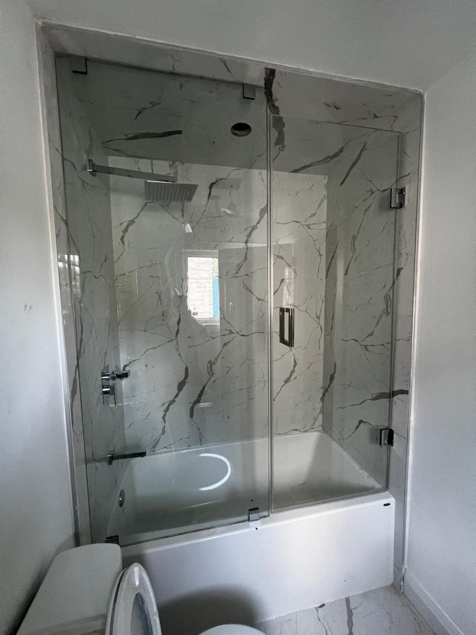 Glass tub enclosure or screen