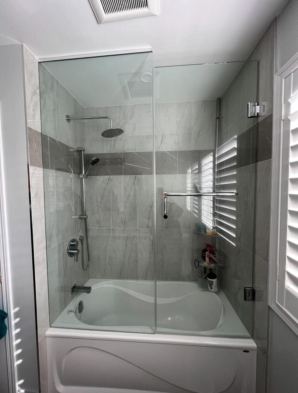 Glass tub enclosure or screen